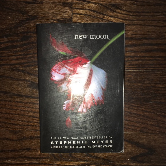 💸4/25 - New Moon Book - Picture 2 of 3